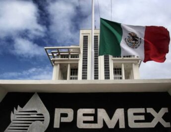 Las refinerías de Pemex alcanzan la cifra prometida de un millón de barriles